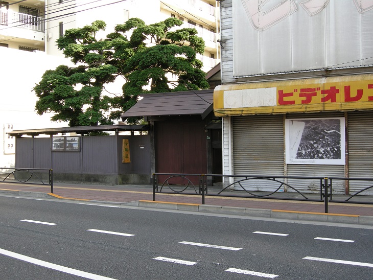 藤屋(佐藤元雄家前)