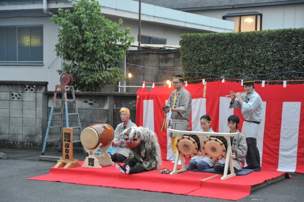 日野囃子保存会の演奏