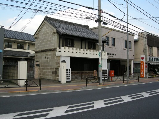 東京都歴史的建造物に指定された渡辺家（金子橋）